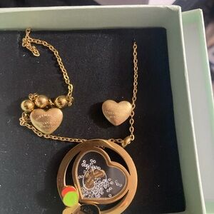 Necklace and earring jewelry set with box